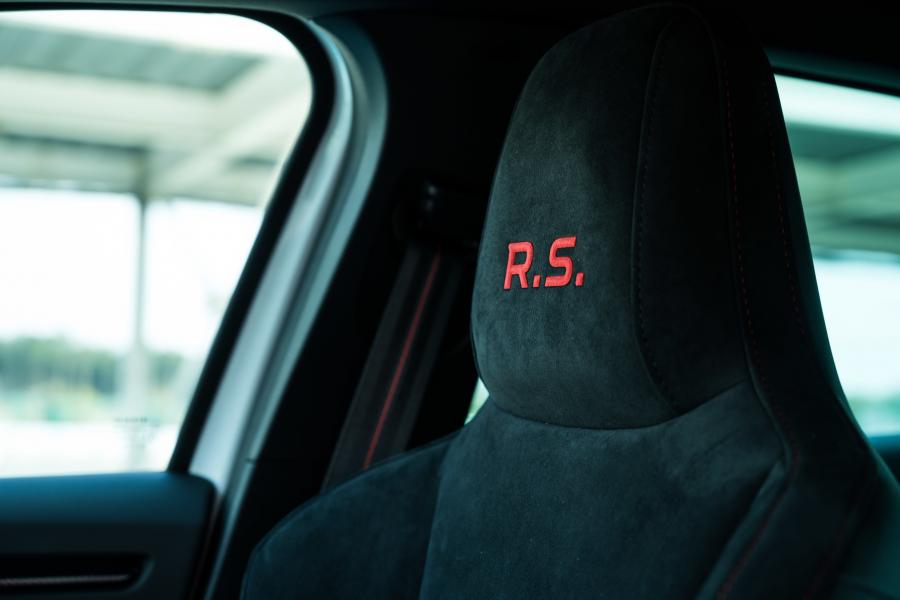 Детали интерьера Renault Megane R.S. Cup 2018 года  (JP) (фото 18 из 26)